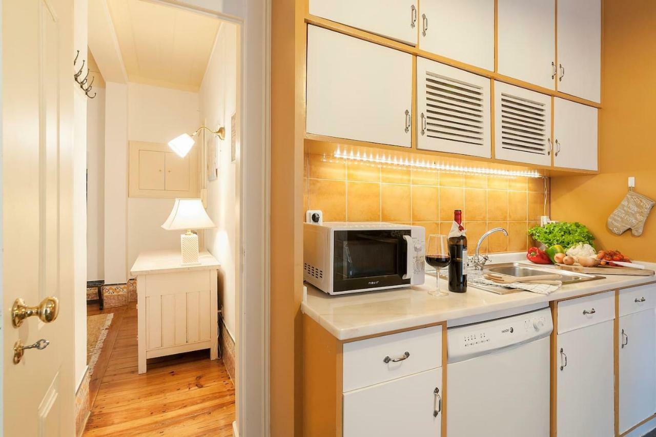 2 Bedroom Apartment With Patio Next To Avenida Da Liberdade ลิสบอน ภายนอก รูปภาพ