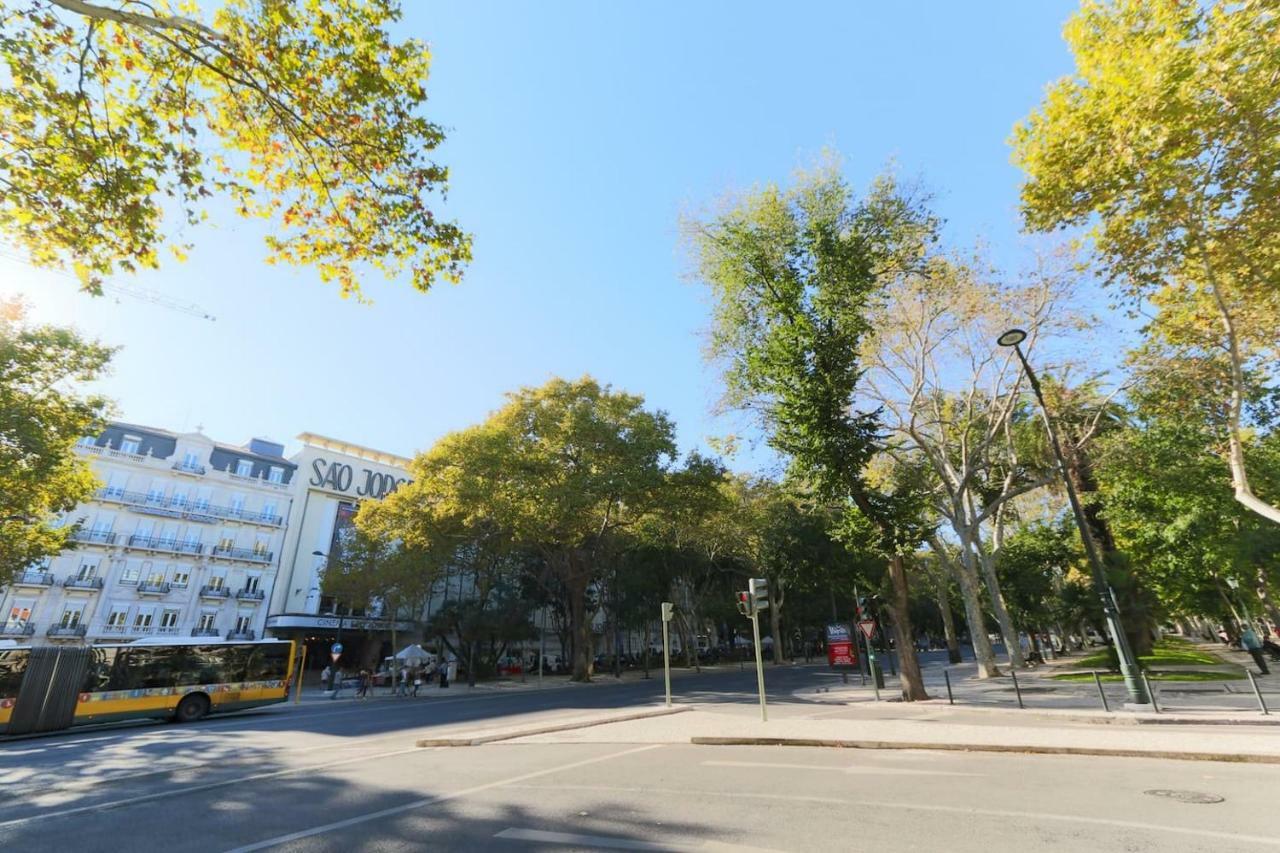 2 Bedroom Apartment With Patio Next To Avenida Da Liberdade ลิสบอน ภายนอก รูปภาพ